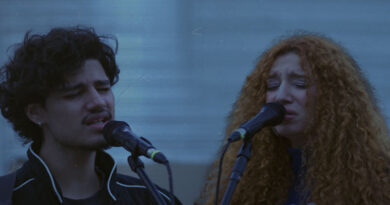 Vitória Frozi & Kaleb Fernandes do Cultura do Céu juntos na canção “Herege”