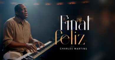 Charles Martins interpreta a canção autoral “Final Feliz”