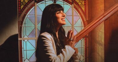 Fernanda Brum aponta para o essencial em “Nada Mais Importa”, primeiro single do projeto “Eu Ainda Sou de Barro”