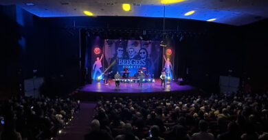 Banda Bee Gees Forever leva sucessos eternos ao Teatro Municipal de Cerquilho