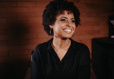 Após nove anos, Jane Gomes reúne músicas de diferentes fases da carreira no EP “Graça” Após nove anos, Jane Gomes reúne músicas de diferentes fases da carreira no EP “Graça”